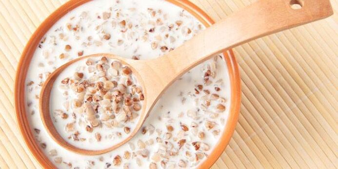Dieta del grano saraceno con latte